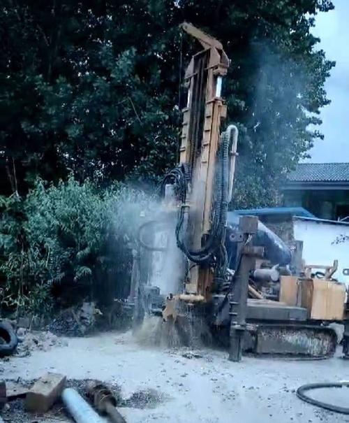 宿松钻岩石井